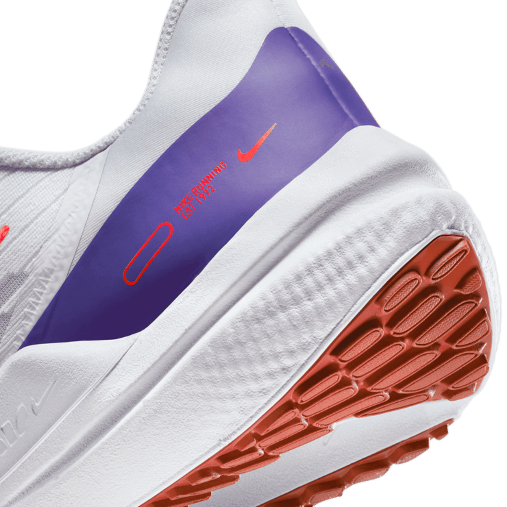 Nike Winflo 9 Road Running Shoes Angle 5