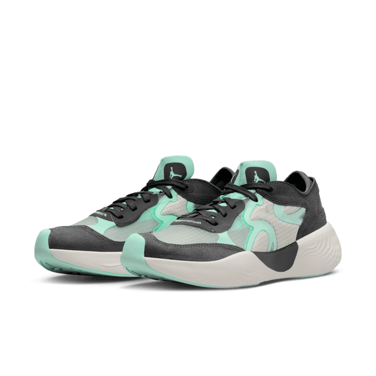 Jordan Delta 3 Low Shoes in Grey Angle 2