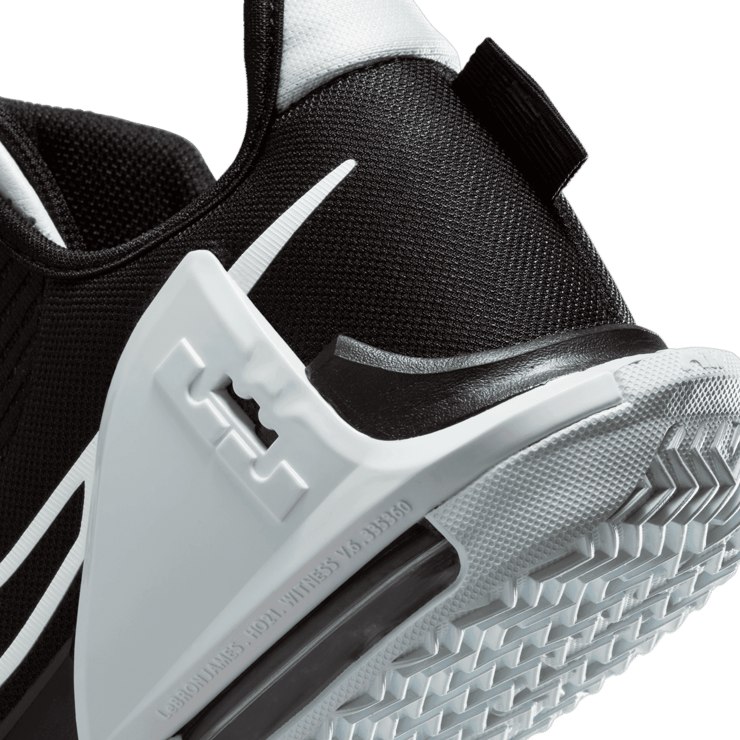 Nike LeBron Witness 6 (Team) Basketball Shoes Angle 5