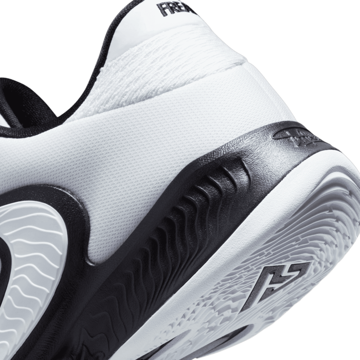 Nike Zoom Freak 4 TB White Black Angle 5