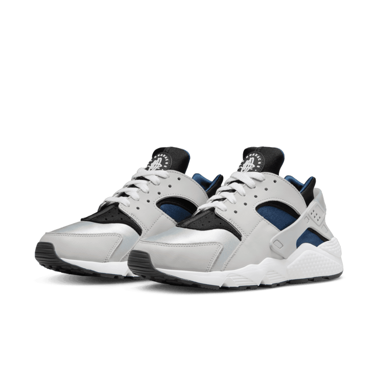 Nike Air Huarache Shoes Angle 2