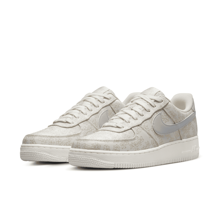Nike Air Force 1 '07 SE Shoes Angle 3