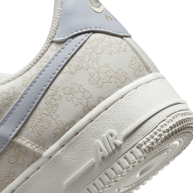 Nike Air Force 1 '07 SE Shoes Angle 6