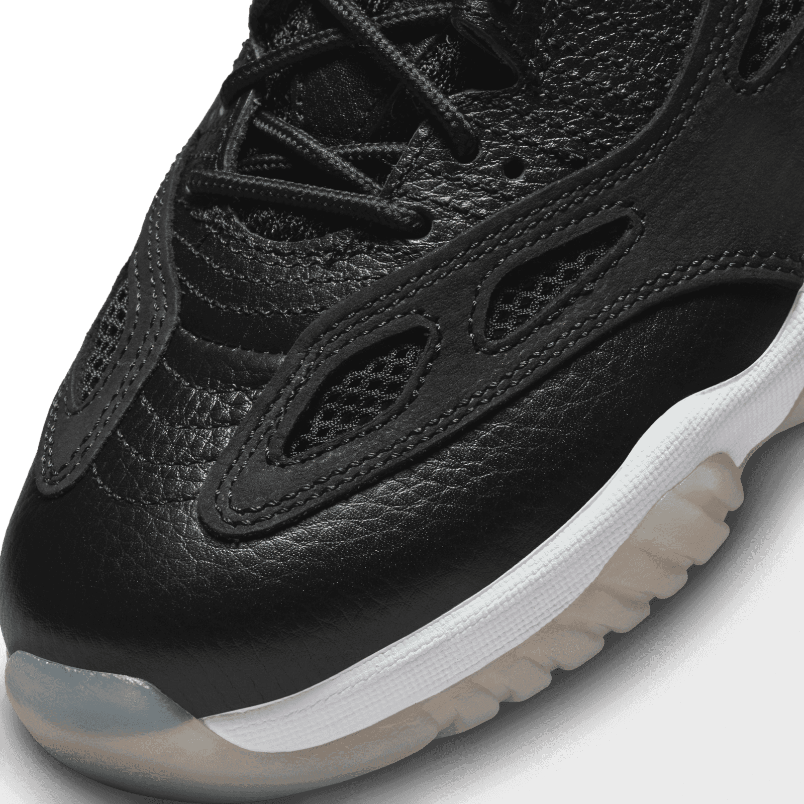 Jordan 11 Retro Low IE Bred Angle 4