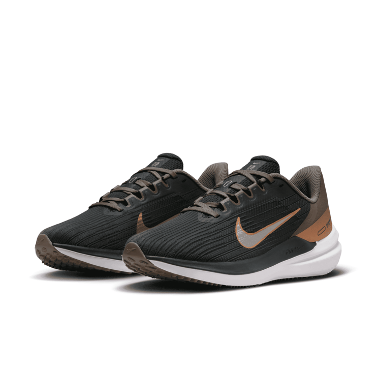 Nike Air Winflo 9 Road Running Shoes Angle 3