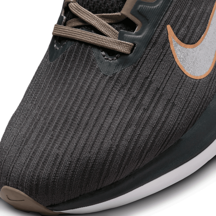 Nike Air Winflo 9 Road Running Shoes Angle 5