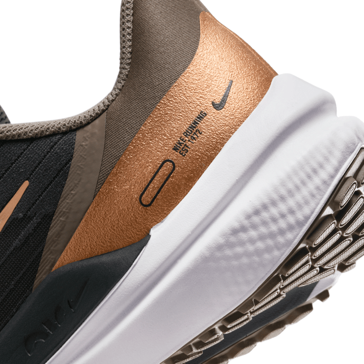 Nike Air Winflo 9 Road Running Shoes Angle 6