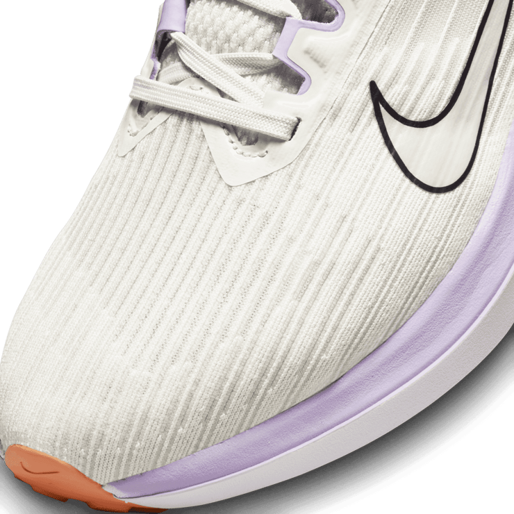 Nike Air Winflo 9 Road Running Shoes Angle 4
