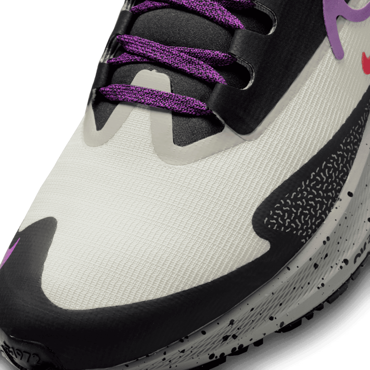 Nike Air Zoom Pegasus 39 Shield Weatherized Road Running Shoes Angle 4