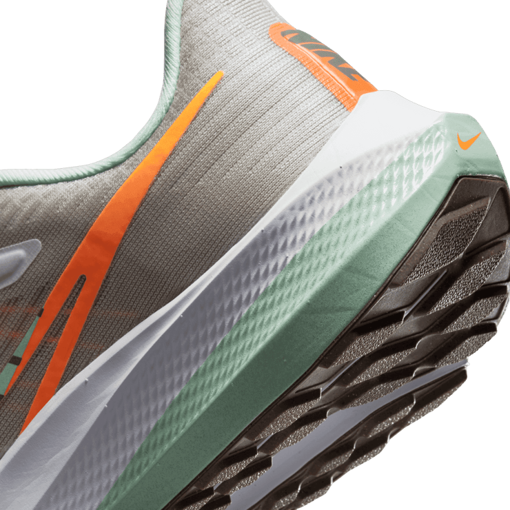 Nike Air Zoom Pegasus 39 Premium Road Running Shoes Angle 5