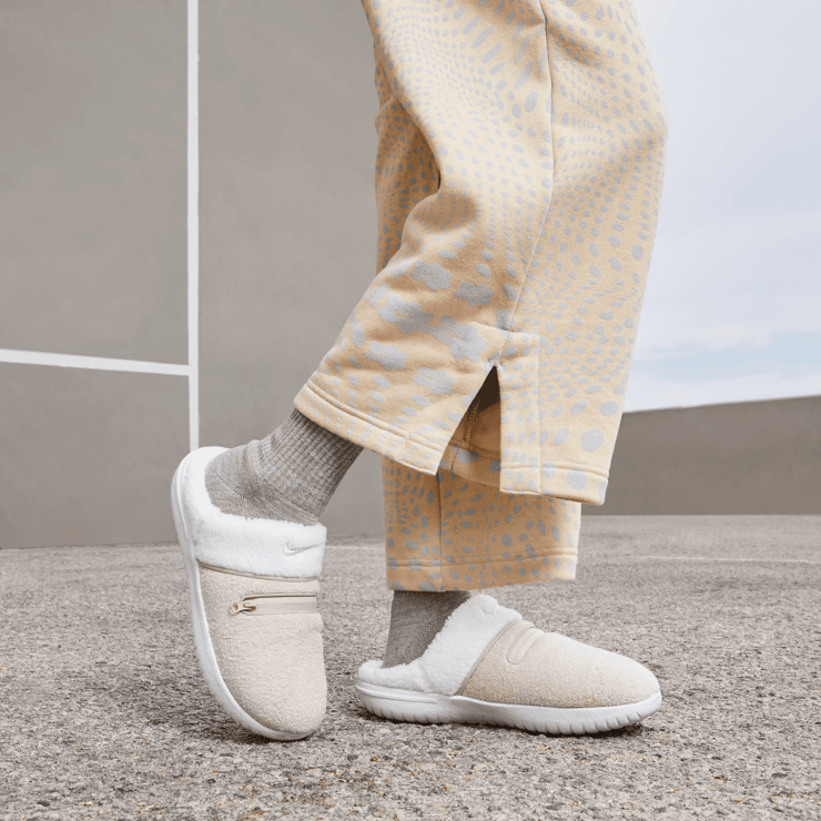 Nike Burrow SE Slippers Angle 0