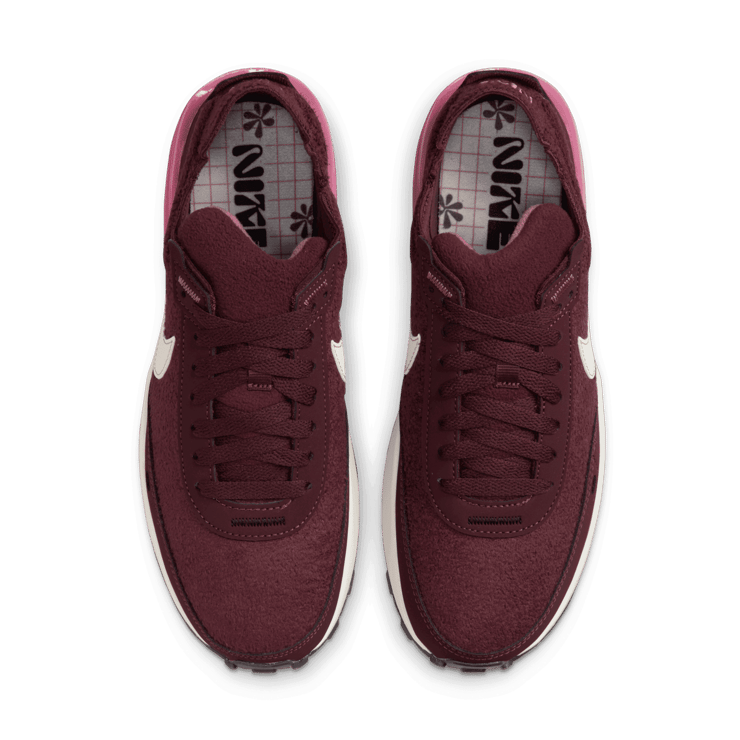 Nike Waffle One SE Shoes Angle 1