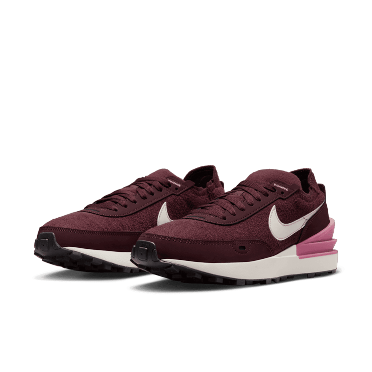 Nike Waffle One SE Shoes Angle 2