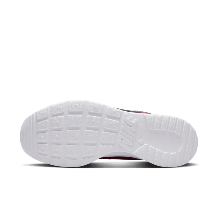 Nike Tanjun Shoes Angle 0