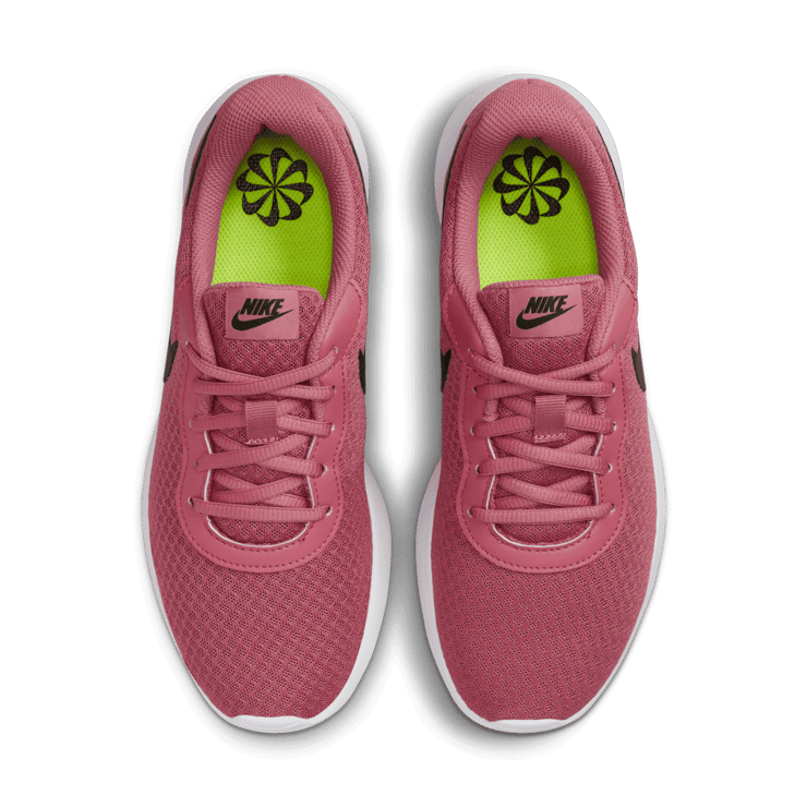 Nike Tanjun Shoes Angle 1