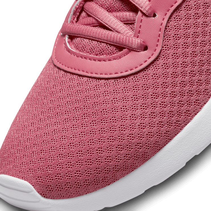 Nike Tanjun Shoes Angle 4