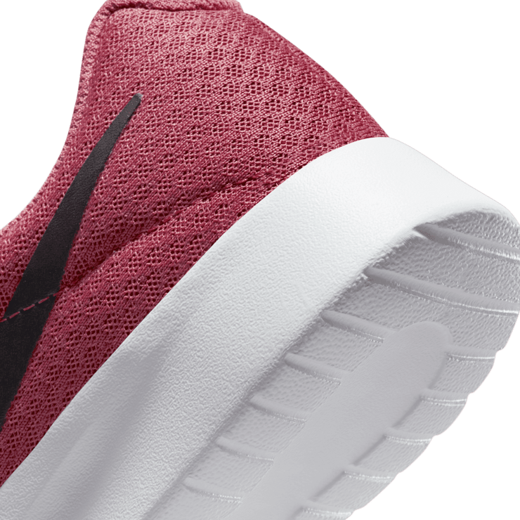 Nike Tanjun Shoes Angle 5