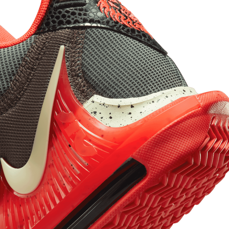 Nike LeBron Witness 7 Basketball Shoes Angle 5