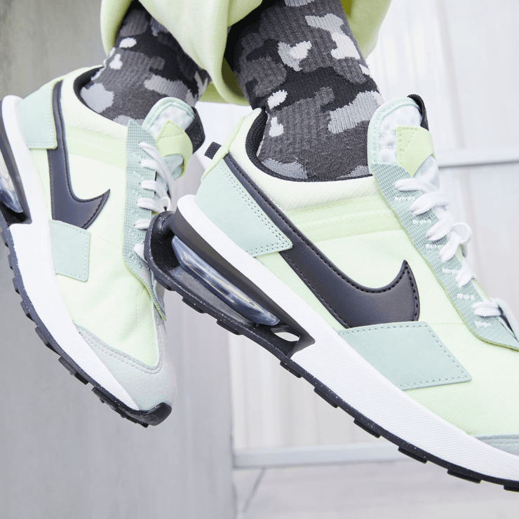 Nike Air Max Pre-Day Shoes Angle 7