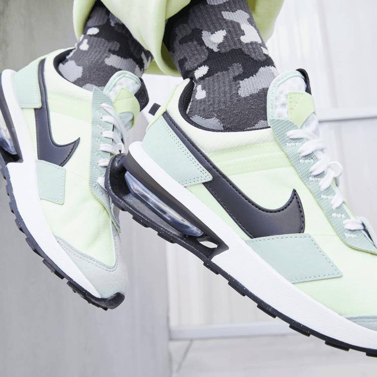 Nike Air Max Pre-Day Shoes Angle 7
