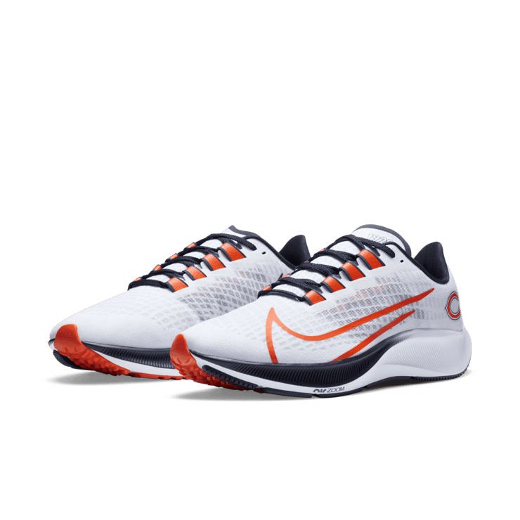Nike Air Zoom Pegasus 37 (Chicago Bears) Running Shoes Angle 2