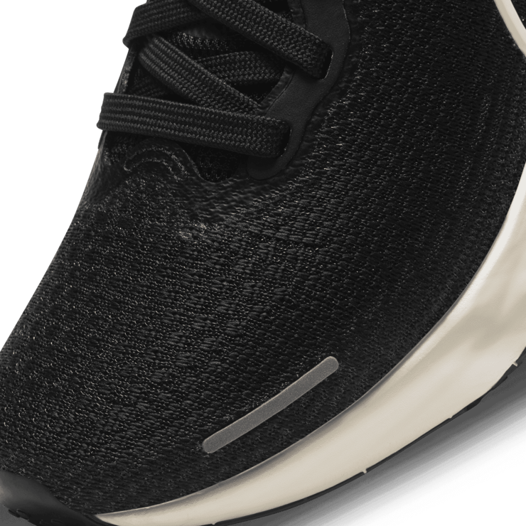 Nike ZoomX Invincible Run Flyknit Road Running Shoes Angle 4