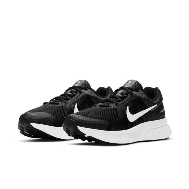 Nike Run Swift 2 Road Running Shoes (Wide) Angle 2