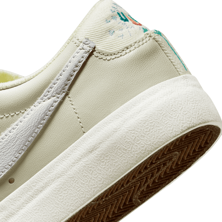 Nike Blazer Low '77 Shoes Angle 5