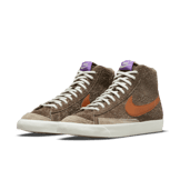 Nike Blazer Mid '77 Premium Basketball Shoes Angle 2