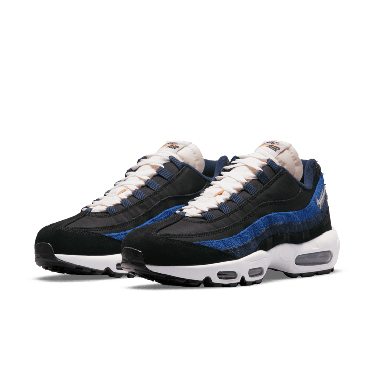 Nike Air Max 95 SE Shoes Angle 2