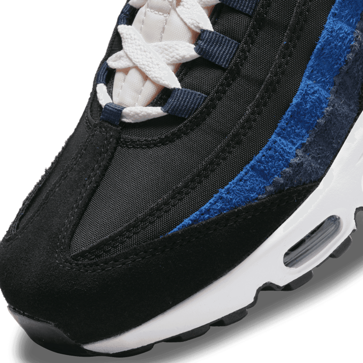 Nike Air Max 95 SE Shoes Angle 4