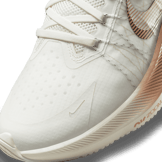 Nike Winflo 8 Premium Road Running Shoes Angle 4