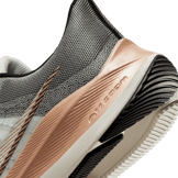 Nike Winflo 8 Premium Road Running Shoes Angle 5