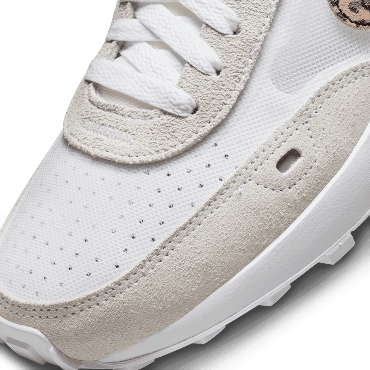 Nike Waffle One SE Shoes Angle 4