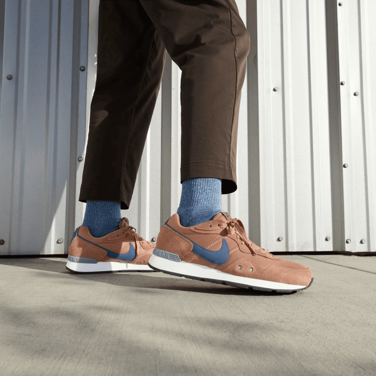 Nike Venture Runner Shoes Angle 0