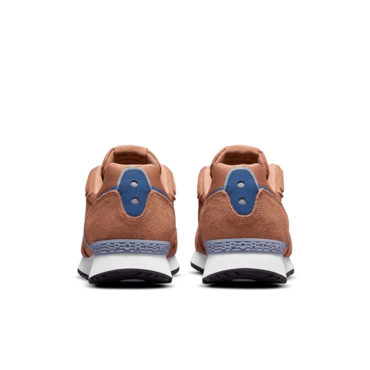 Nike Venture Runner Shoes Angle 3