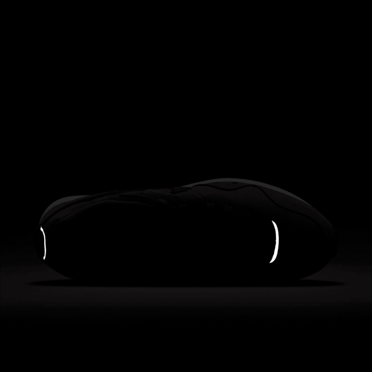 Nike Venture Runner Shoes Angle 4