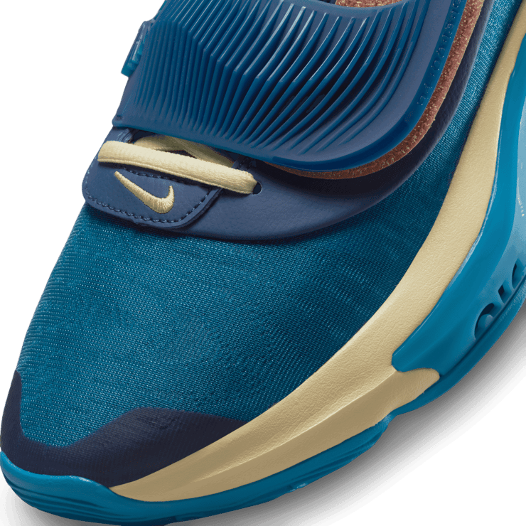 Nike Zoom Freak 3 Basketball Shoes Angle 4