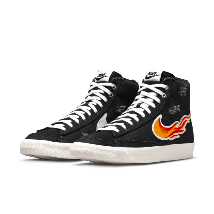 Nike Blazer Mid '77 Shoes Angle 2