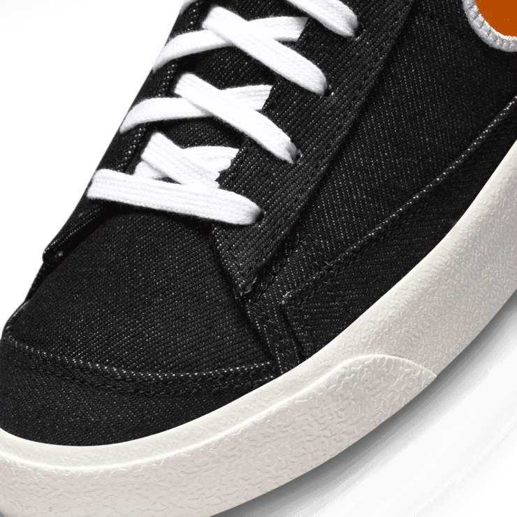 Nike Blazer Mid '77 Shoes Angle 4