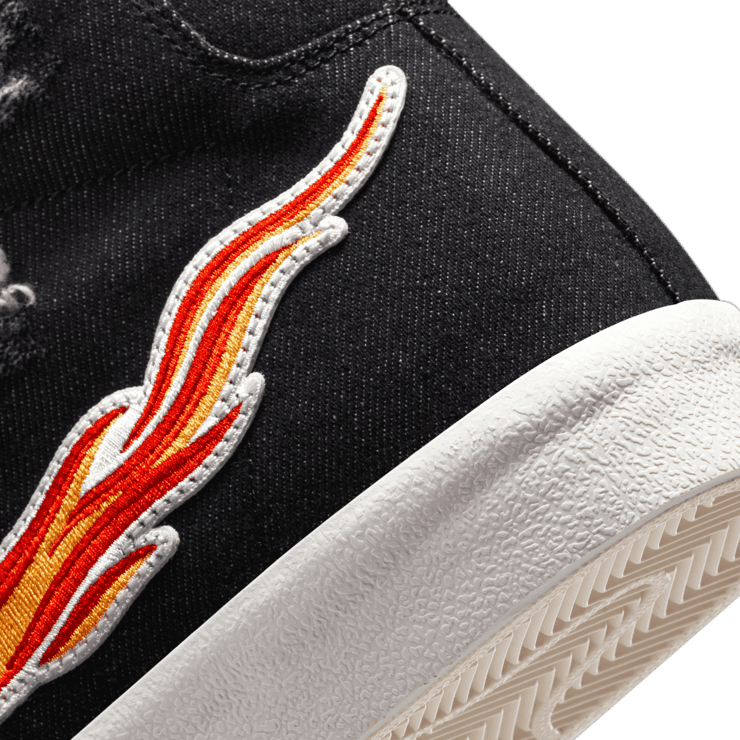 Nike Blazer Mid '77 Shoes Angle 5