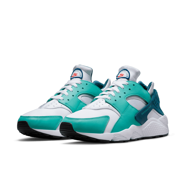 Nike Air Huarache Shoes Angle 3