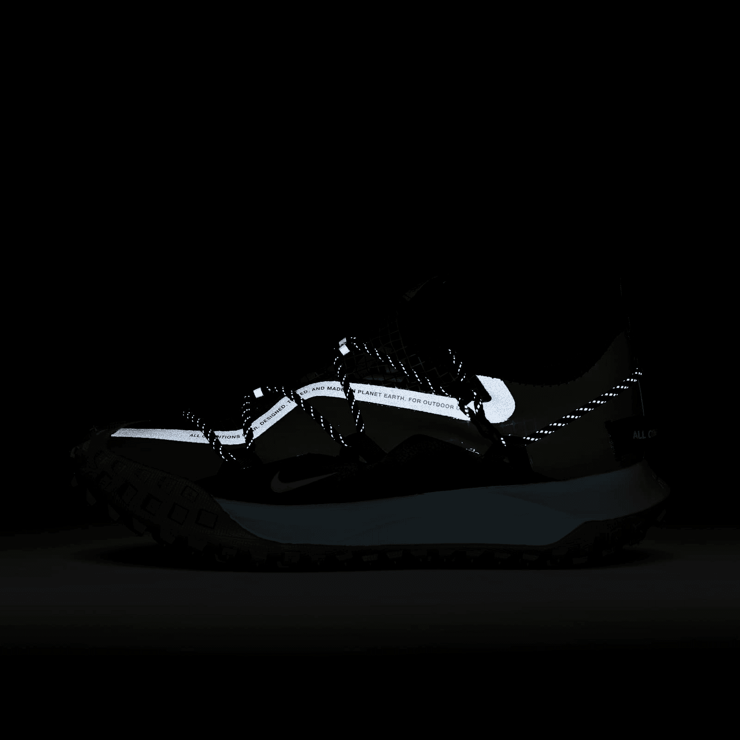 Nike ACG Mountain Fly Low SE Shoes Angle 8