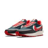 Nike LD Waffle sacai Undercover University Red Angle 2