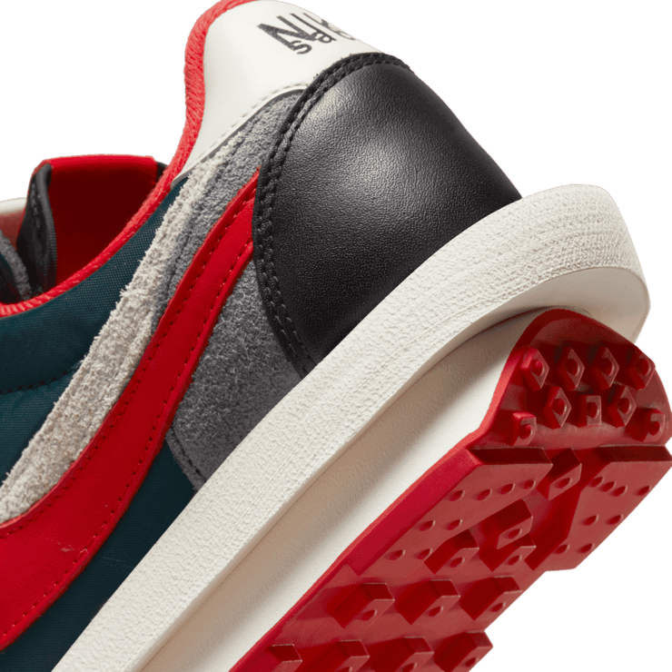 Nike LD Waffle sacai Undercover University Red Angle 5