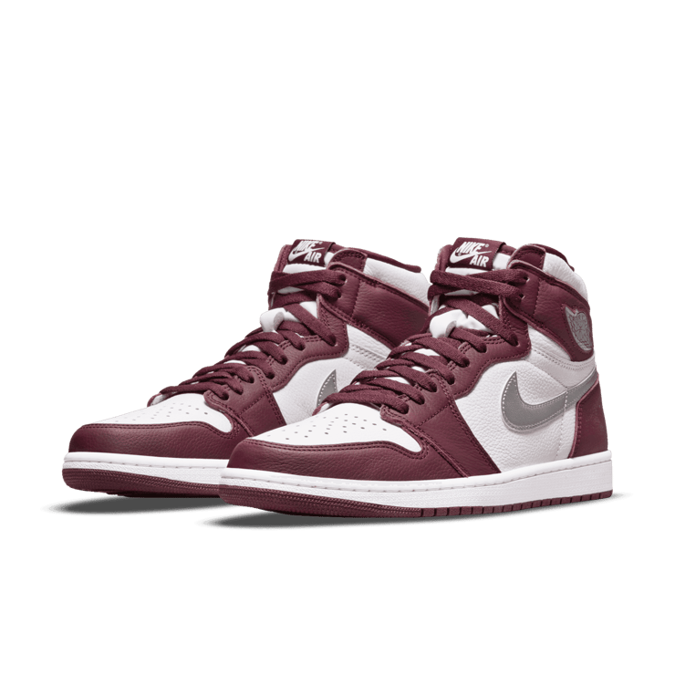 Jordan 1 Retro High OG Bordeaux Angle 2