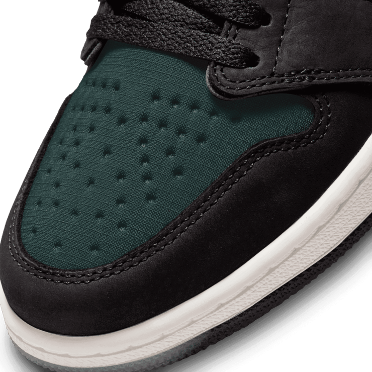 Jordan 1 Retro High Element Gore-Tex Black Particle Grey Angle 4