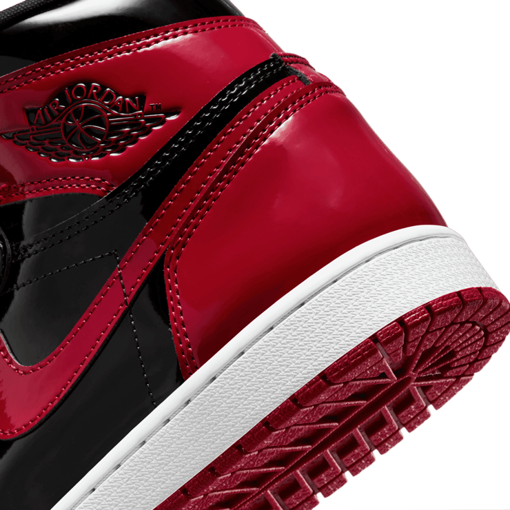 Air Jordan 1 High Patent Bred Angle 5