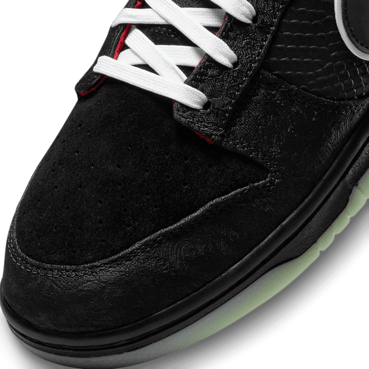 Nike Dunk Low League of Legends LPL Angle 4