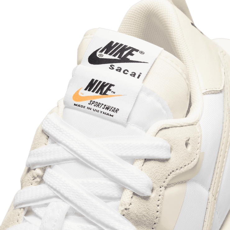 Nike Vaporwaffle sacai Sail Angle 6